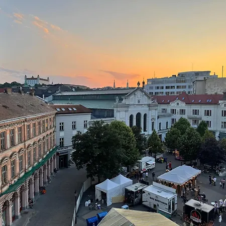 Old Town 3br With Castle Views Pozsony