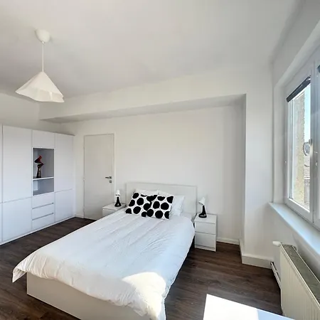 Апартаменти Old Town 3br With Castle Views