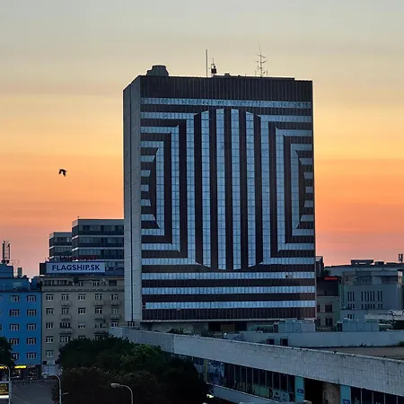 Апартаменти Old Town 3br With Castle Views *