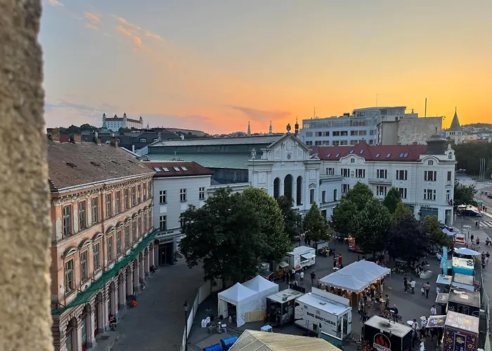 Old Town 3br With Castle Views 브라티슬라바